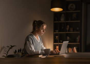 Dipendente a lavoro in Smart Working